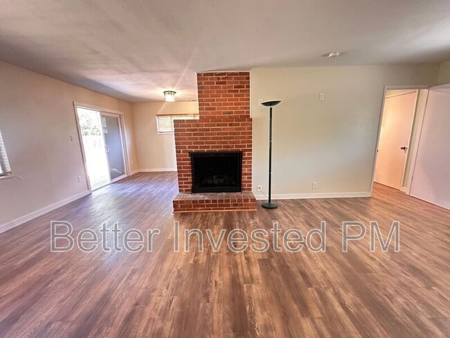 Building Photo - 719 Parkside Dr
