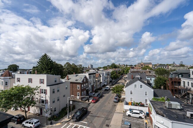 Building Photo - 106 L St