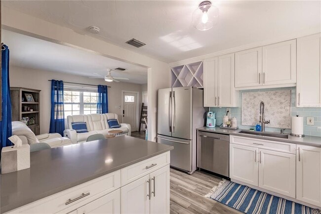 Building Photo - 688 CONSTANCE Rd