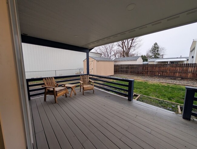 Building Photo - Lovely Furnished Apartment in the Clarkston Heights