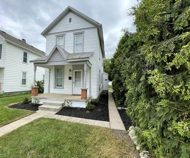 Building Photo - Rent Special Available! Pet Friendly 2 Sto...