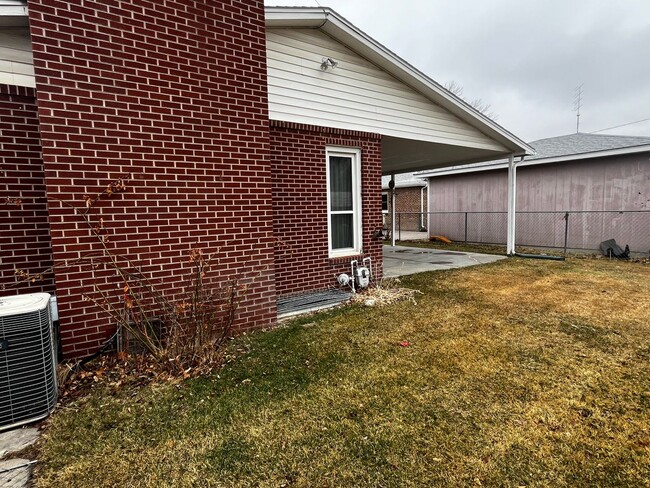 Building Photo - Rare FOUR Bedroom Single Family Home for Rent