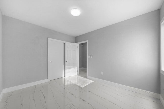 Building Photo - 1300 NW 90th St