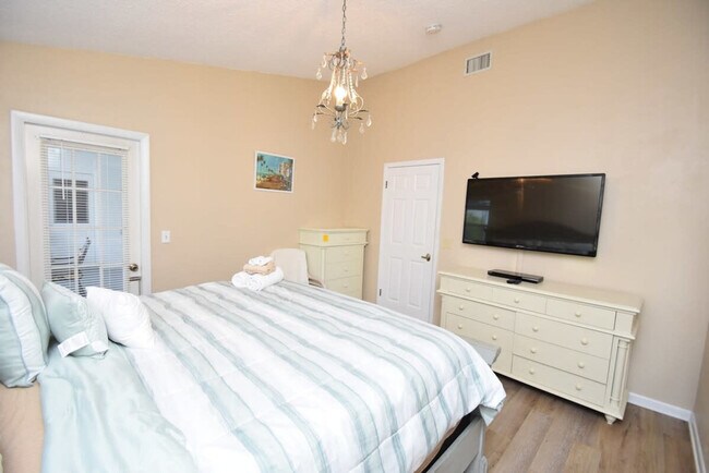 Building Photo - 60 Westover Ln