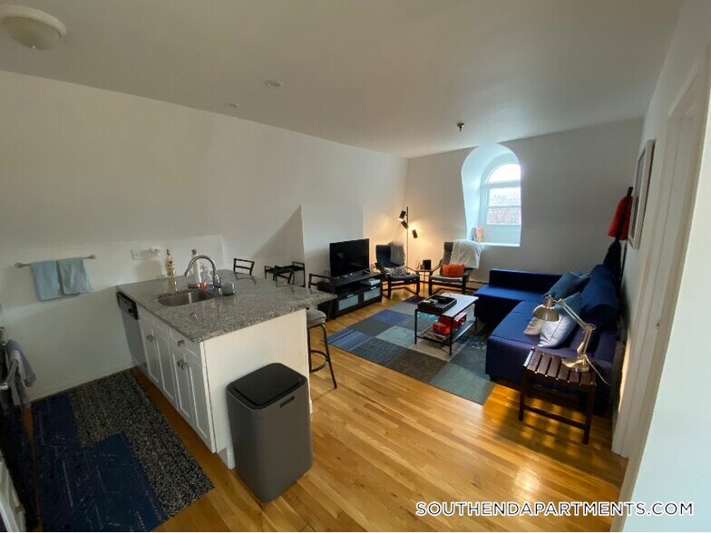 Building Photo - 168 Northampton St