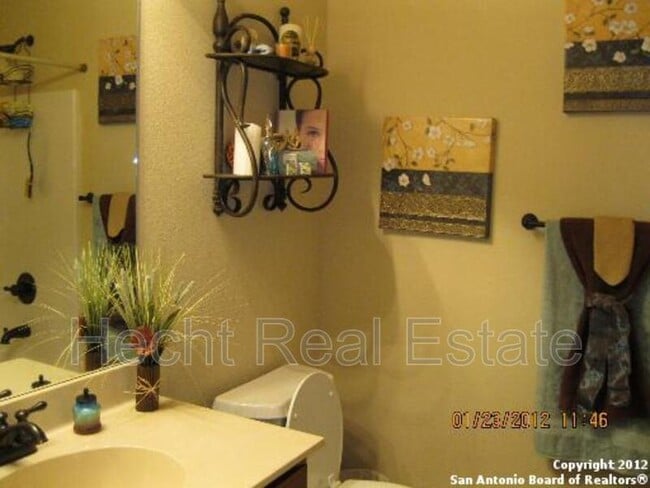 Building Photo - 913 Brown Rock Dr