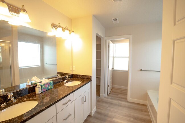 Building Photo - 4172 E Tivon Ln