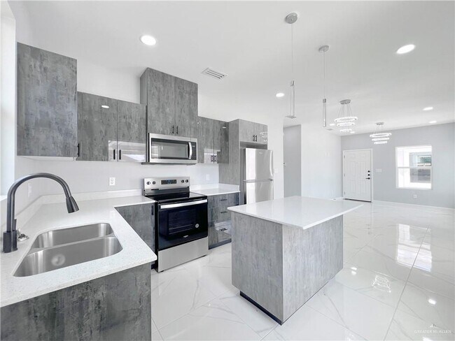 Building Photo - 823 N Woodson Ave