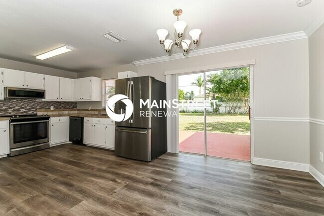 Building Photo - 3 Bedroom Pet-Friendly Home in CAPE CORAL,...