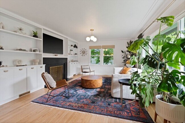 Building Photo - Beautiful Single Family Home!