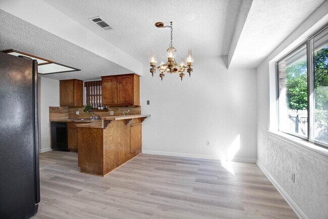 Building Photo - 9427 Braeburn Glen St