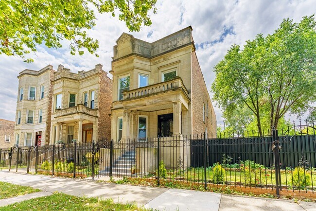 Building Photo - 1632 S Drake Ave