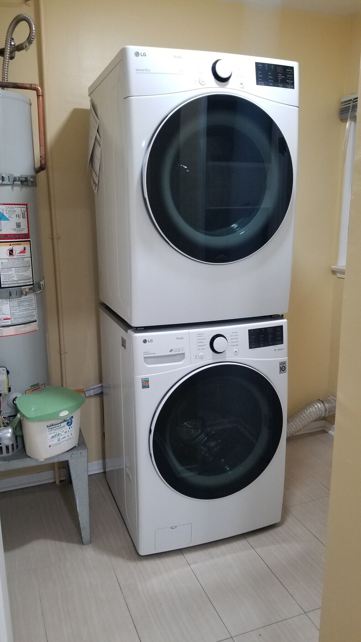 Building Photo - 831 Alandele Ave