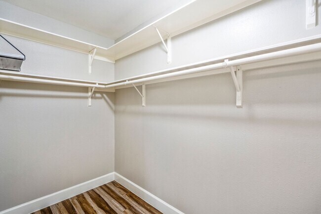 Building Photo - Bright and Beautiful Open-Concept Home!