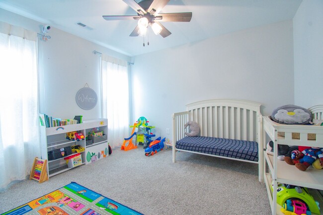 Building Photo - Coming Soon! 3 Bedroom 2 Bath with Bonus!