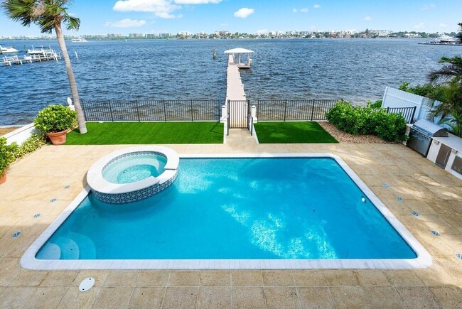 Building Photo - 1 1st Ave S