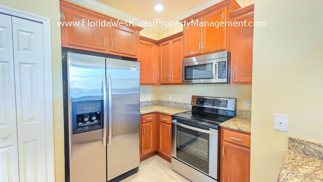 Building Photo - MOVE IN READY! OUTSTANDING UNFURNISHED CONDO IN STONEHAVEN SARASOTA!