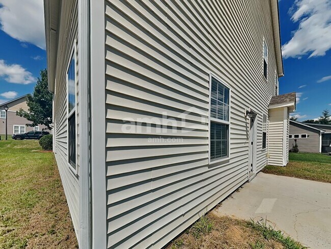 Building Photo - 1005 Theodore Ln