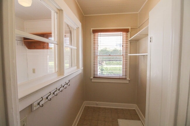 Building Photo - 2 Bedroom Bungalow Downtown SLO with Garage