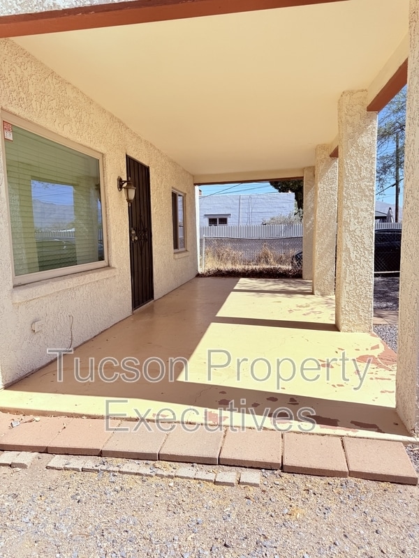 Building Photo - 2925 N Estrella Ave