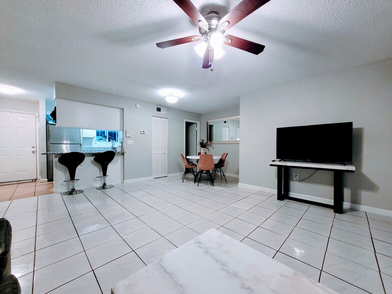 Living Room - 11922 Congressional Dr