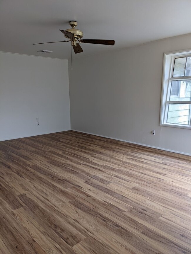 Building Photo - 17 Montvale Rd