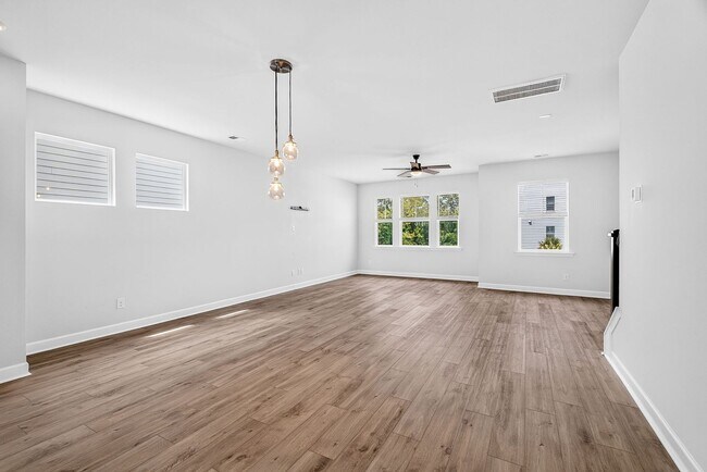 Building Photo - 5214 New Palm Ct