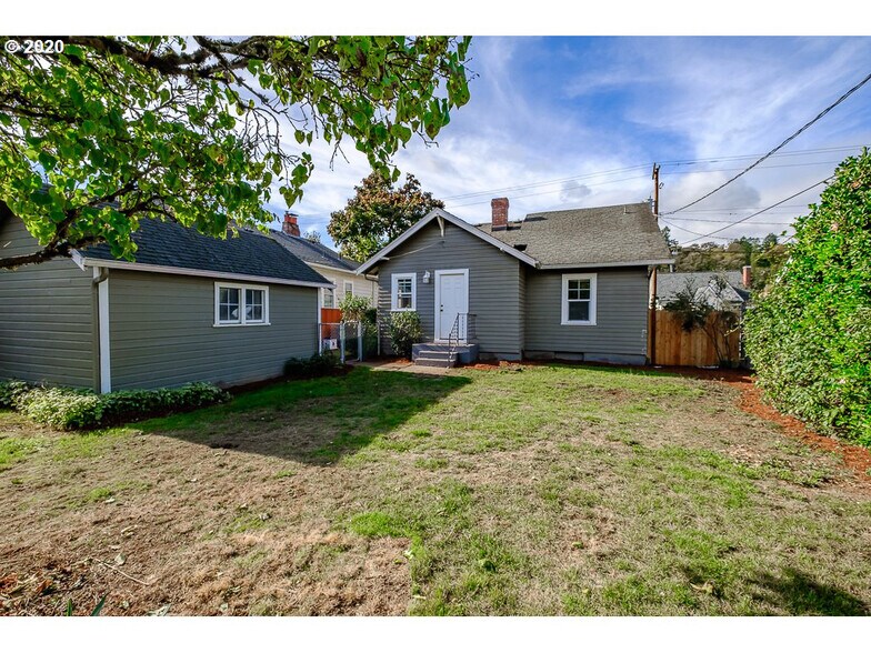 Building Photo - 550 Rosemont Ave NW