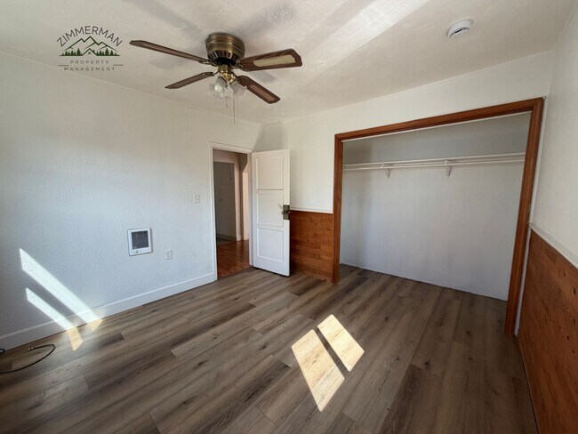 Building Photo - 460 S 41st St