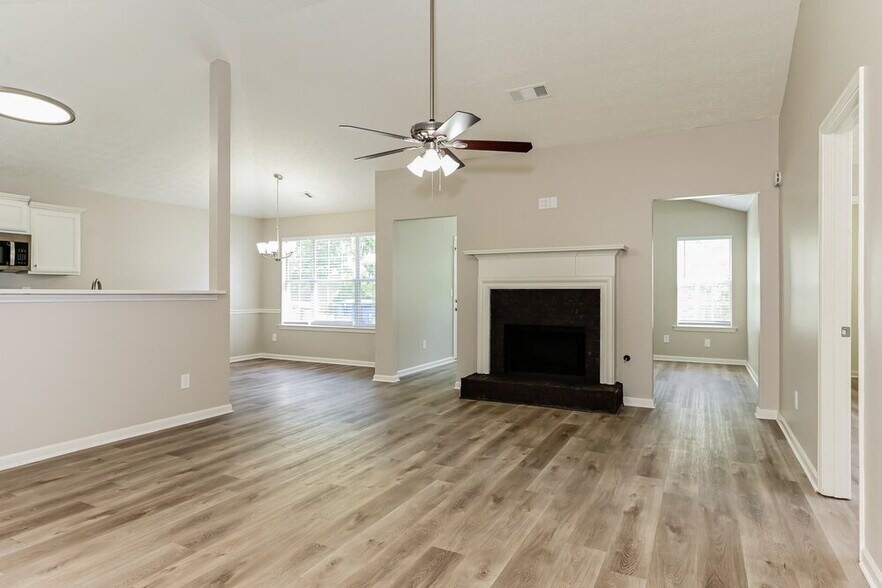 Building Photo - 1825 Courtyard Ln