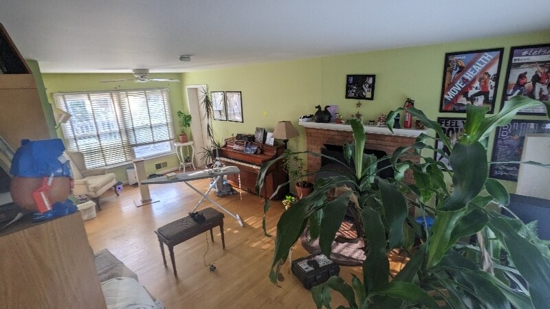 Building Photo - 10 Honeybee Ave