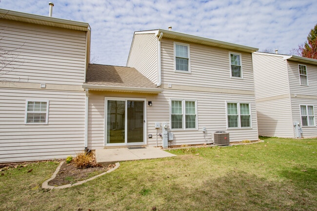 Building Photo - 1217 N Village Dr