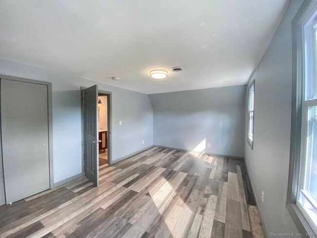 Building Photo - 28 Grove Pl