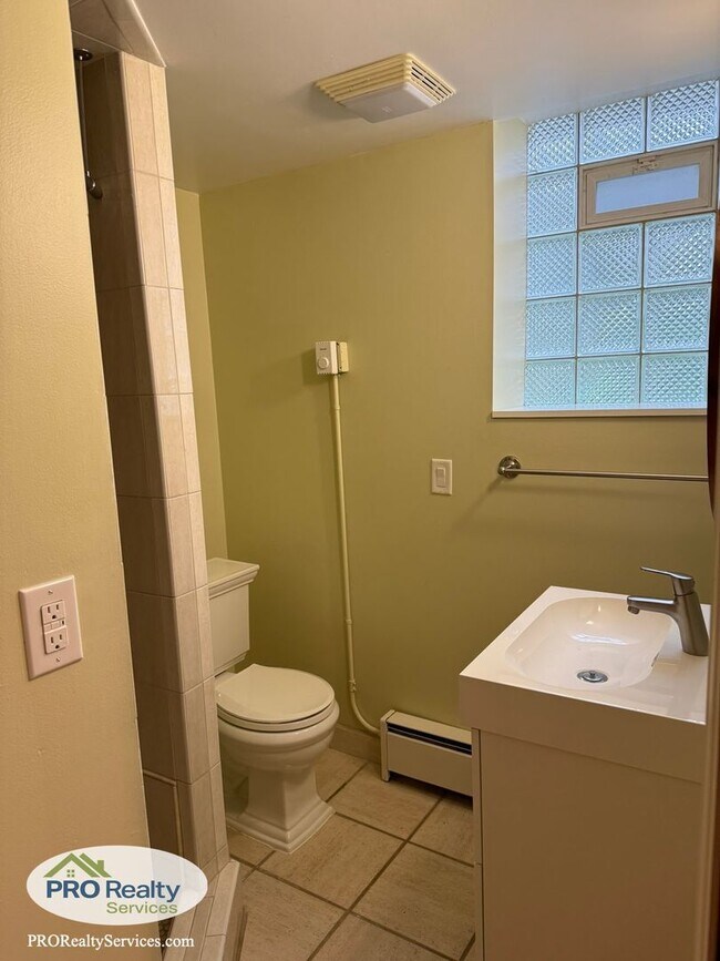 Building Photo - 2 Bedroom **50% off 1 Month's Rent with a November or December 2025 Move In**