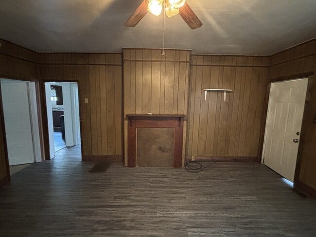 Building Photo - 553 State Rd 210