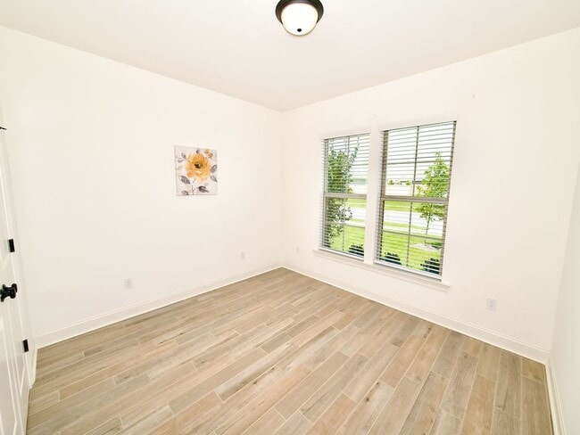 Building Photo - Gorgeous property in the highly sought after Jamestown Crossing in Prairieville