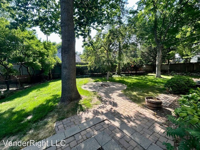 Building Photo - 3 br, 1 bath House - 1501 S Carter Pl