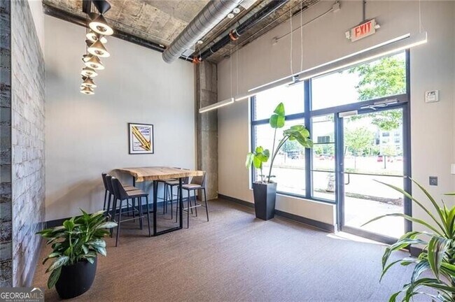 Building Photo - 112 Rogers St NE