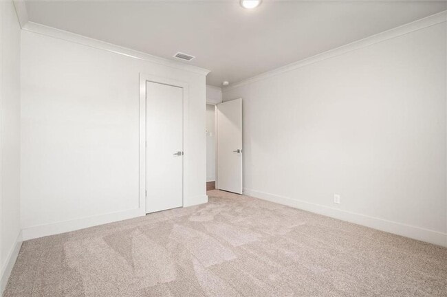 Building Photo - Brand New Condo Unit