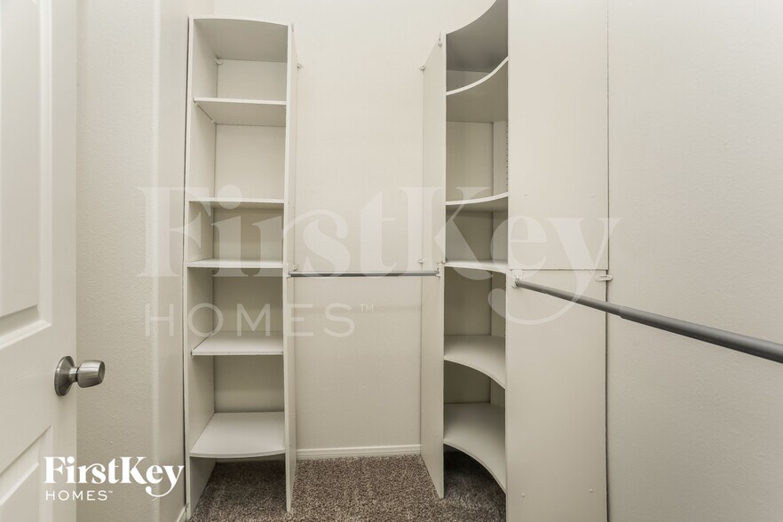 Building Photo - 8049 Rock Port Cir