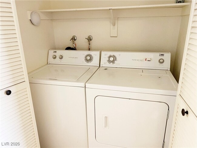 Building Photo - 3008 Ocean View Dr