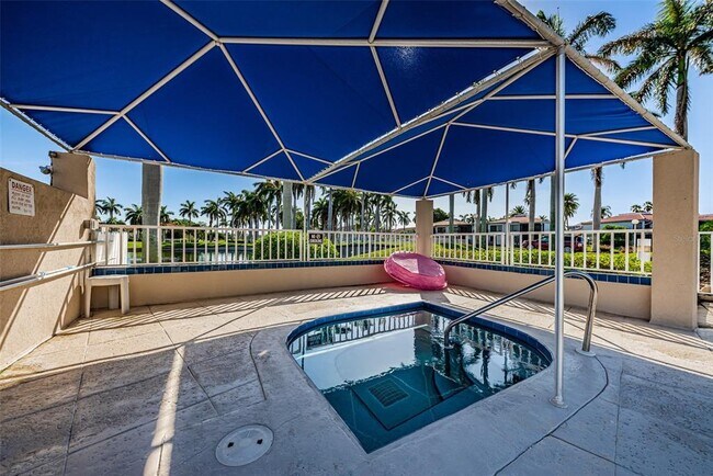 Building Photo - 6000 Bahia Del Mar Cir N