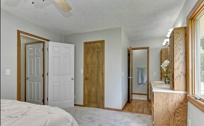 Building Photo - 4 Bedroom in Eldorado!!