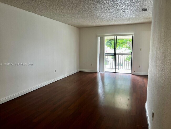 Building Photo - 6001 Shaker Wood Cir