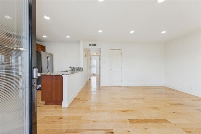 Building Photo - 5820 Berkman Dr