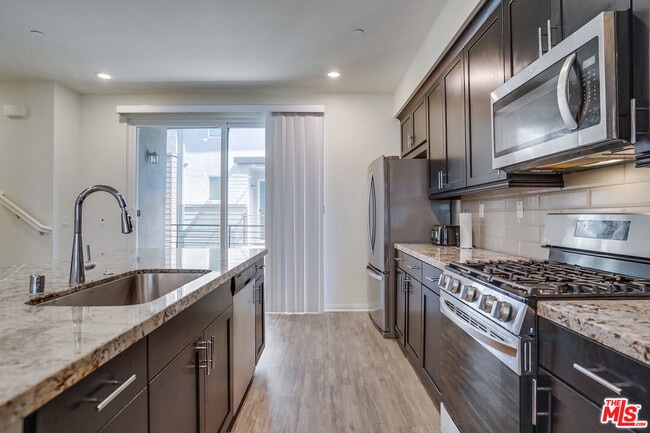 Building Photo - 20619 Oakglen Ln
