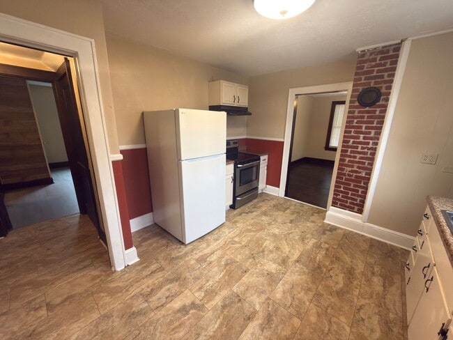 Building Photo - Pulaski, 4BR / 1.5 BA, available now