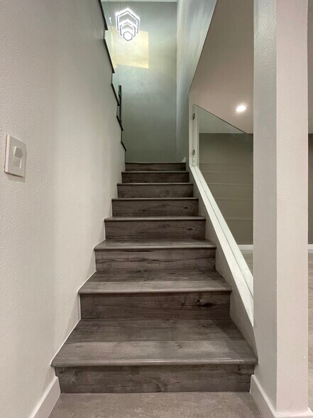 Building Photo - 8350 Burnet Ave