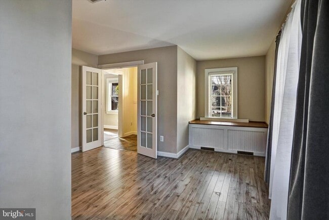 Building Photo - 722 Genessee St