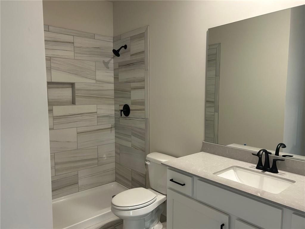 Building Photo - 4265 Oak Dr